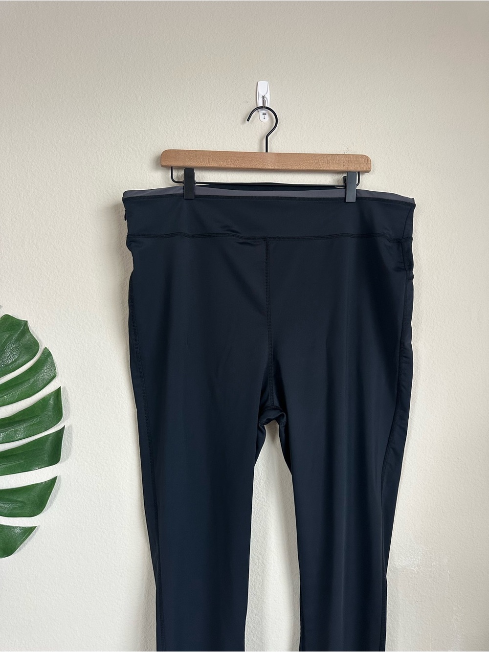 UV Skinz Women’s UPF 50+ Leggings - Picture 2 of 8